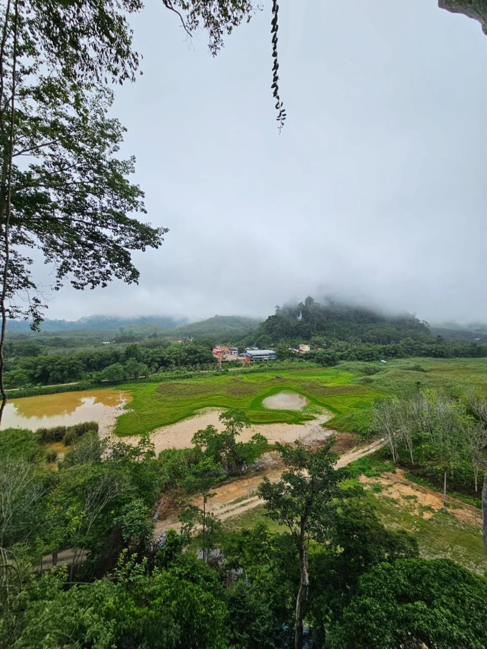 Country House Pulai Holiday Village Гуа-Мусанг Екстер'єр фото